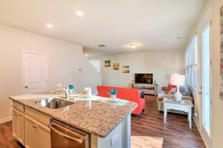 Colorful Myrtle Beach House 2 Mi to Beaches! - Myrtle Beach - 5