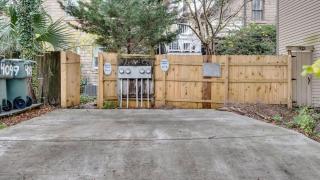 Comfortable Escape in Historic Downtown Savannah - 4