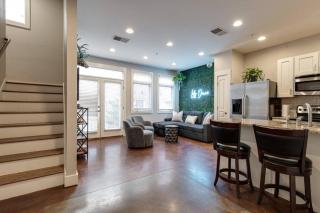 3-Story West End Condo | Free Garage Parking | Near Vanderbilt Medical - 9