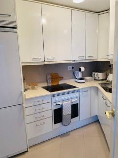 Couples Only, beautiful 1 Bedroom Apartment in Victoria Building - 1