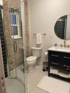 Brick Street Apartment-Studio Suite - 2