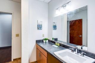 Centric NY Style Loft w/King bed - Rochester - 4