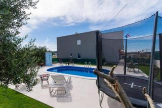 Family friendly apartments with a swimming pool Trogir - 20379 - Trogir - 4