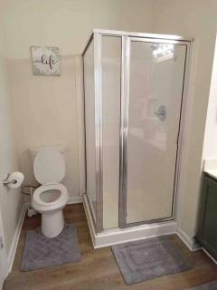 Elegant 4 bedroom house with community pool & deck - Germantown - 1