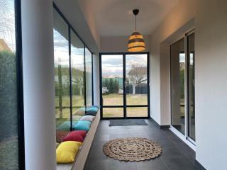 Pavillon rénové avec jardin arboré, proche centre-ville, véranda, parking, wifi, idéal familles - FR-1-489-417 - Broût-Vernet - 0