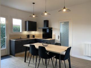Pavillon rénové avec jardin arboré, proche centre-ville, véranda, parking, wifi, idéal familles - FR-1-489-417 - Broût-Vernet - 8