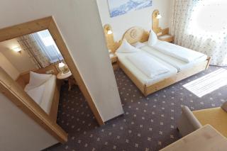 Hotel Garni Rifflsee - Sankt Leonhard im Pitztal - 1