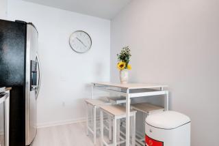 2BR Penthouse with Unbeatable Water Views and Parking - Miami - 2