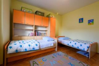 The apartments consists of two bedrooms, a bathroom, a kitchen and a living room - Zadar - 8