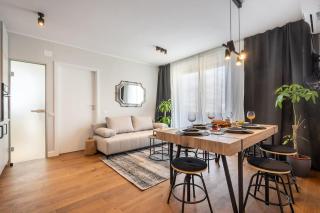 Stunning Views 2BR Midtown Flat - Charming Balcony - 5