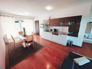 Queen Beach Apartments - Nin - 4