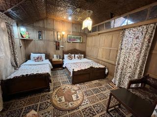 Young Shahzada Group of Houseboats - Srinagar - 5