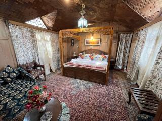 Young Shahzada Group of Houseboats - Srinagar - 8