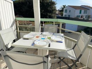 Appartement en duplex avec balcon, 5 minutes plage et centre village - 3