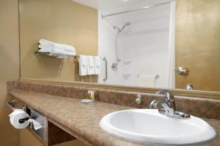 Days Inn by Wyndham Estevan - Estevan - 9