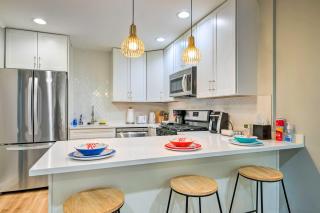 Alexandria Townhome in Upcoming Neighborhood! - Alexandria - 3