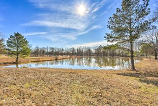 Quiet Family Cottage with Fishing Pond in Senatobia - 8
