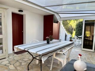 Rez-de-jardin rénové avec terrasse à Cambo-les-Bains, T1 Bis pour 2 personnes, équipé et lumineux - FR-1-495-93 - Cambo-les-Bains - 8