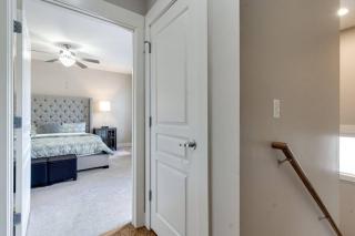 Cashville - Stylish Condo Minutes from Broadway - 2