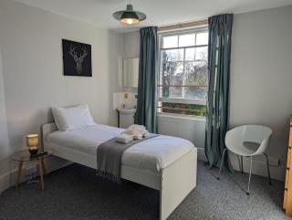 Dover Town Rooms - Short Lets & Serviced Accommodation - Dover - 4