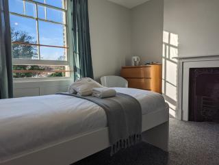 Dover Town Rooms - Short Lets & Serviced Accommodation - Dover - 2