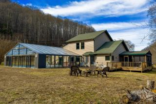 Meadow Creek Manor - Whittier - 0