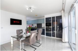 Chilton View - 4 Bed 2 Bath Luxury Home in County Durham - 4