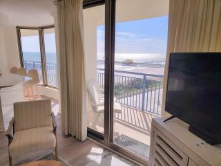 Open and airy and on the beach 2 bedroom, 2 bath condo, 706 Brighton condo - Myrtle Beach - 8