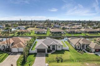 Waterfront getaway FREE heated saltwater pool! - Cape Coral - 8