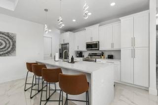Waterfront getaway FREE heated saltwater pool! - Cape Coral - 1