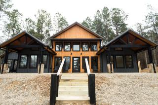 Brand New! Love On The Weekend! 3 Bdrm, 3 and a half Bth, Hot Tub, 2 Fireplaces - 6