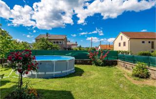 2 Bedroom Cozy Apartment In Drazice - Dražice - 4