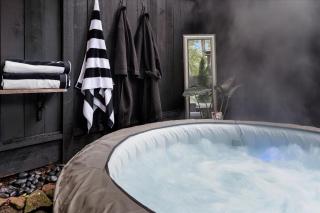 The Black Nest - Hot Tub Romantic Getaway - Guerneville - 8