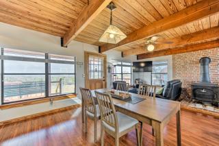 Pet-Friendly Fredericksburg Cabin with Hot Tub! - Luckenbach - 4