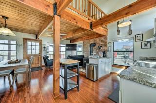 Pet-Friendly Fredericksburg Cabin with Hot Tub! - Luckenbach - 3