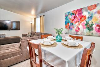 4-Bedroom Comfort Ybor City, Close to Everything - Tampa - 0