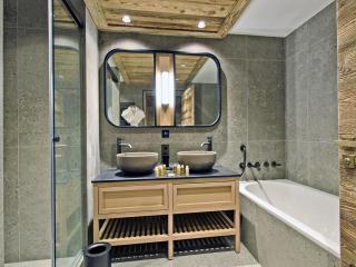 Appartement de Luxe avec Cheminée, Balcon et Parking à Les Allues, Skis aux Pieds - FR-1-613-62 - Les Allues - 4