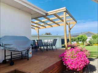 Large Bright Guest House - 4