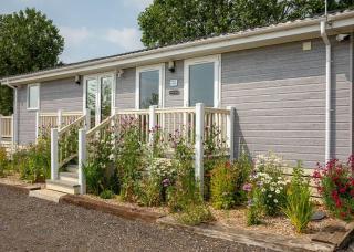 Otters Mead Boutique Lodges - 8