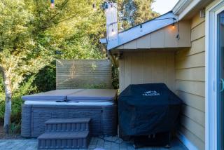 North Bend Retreat with hot tub and views of Mt Si - North Bend - 2