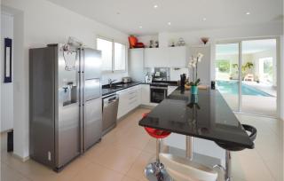 Awesome Home In La Gaude With Kitchen - 5