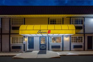 Super 8 by Wyndham Wooster - 9