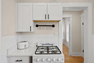 The Lakewood Belle: Family Friendly Home 10 minutes to Downtown! - Cleveland - 2