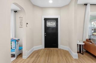 The Lakewood Belle: Family Friendly Home 10 minutes to Downtown! - Cleveland - 4