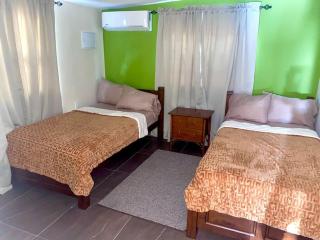 Centrally located, private, 1 bedroom apartment. - Willemstad - 4