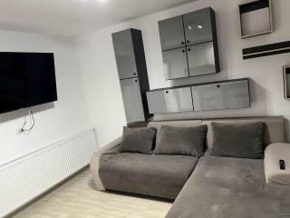 Apartament cu 2 camere zona Hanul cu Peste - Năvodari - 1
