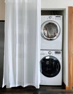 Lakeview Home by Lightrail Downtown & Airport - 5