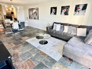 Luxury Beachfront Family-Friendly Condo - Hollywood - 2
