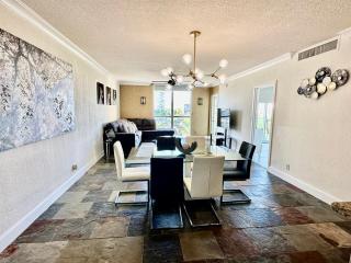 Luxury Beachfront Family-Friendly Condo - 4