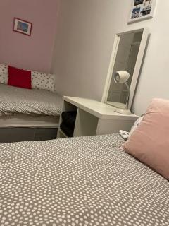 Central Worthing Holiday Home, 3 bedrooms, 600m from beach - Broadwater - 3
